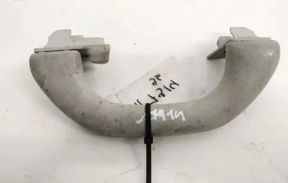 Volkswagen PASSAT B6 Rear interior roof grab handle