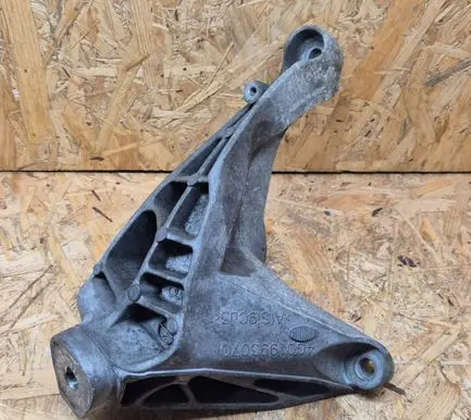 Audi A6 S6 C7 4G Engine mounting bracket 4G0199307Q