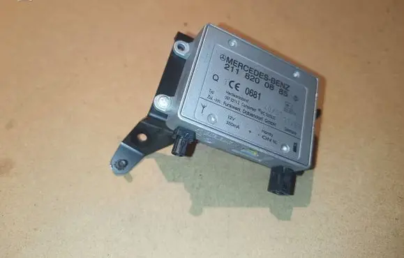 Mercedes-Benz A W168 Aerial antenna amplifier 2118200885 09702112 MC3000DC