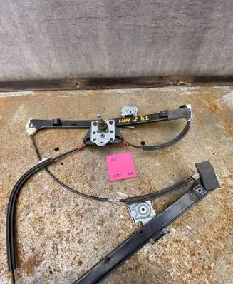 Volkswagen Caddy Front door manual window regulator 