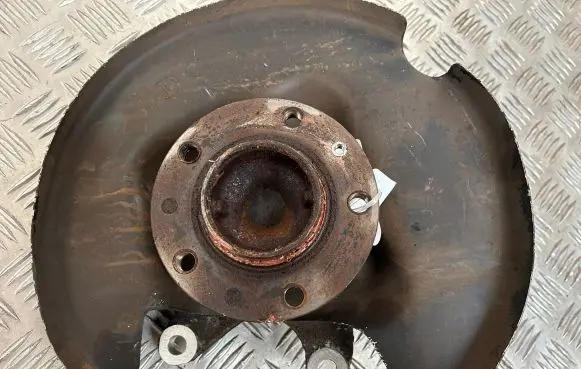 Rear wheel hub