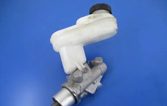 Renault Twingo II Master brake cylinder 8200403300