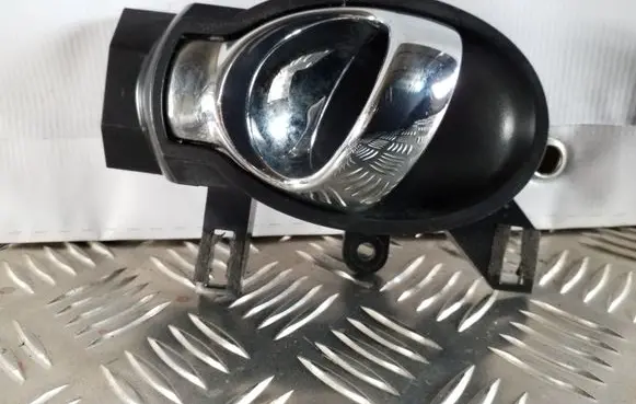 Nissan Juke I F15 Front door interior handle