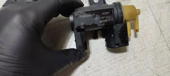 Volvo V40 Vacuum valve 31480559