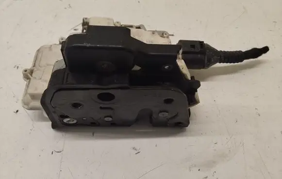 Audi A4 S4 B7 8E 8H Rear door lock 8E0839015