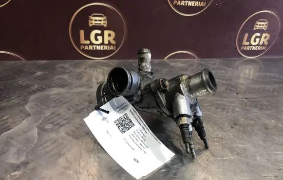 Volkswagen Golf IV Engine coolant pipe/hose 038121133A