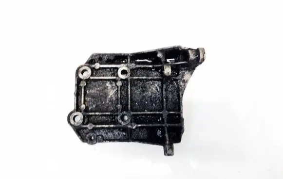 Opel Omega B1 Engine mounting bracket 2245127