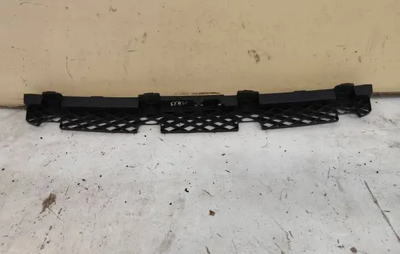 Volkswagen PASSAT B7 Rear bumper mounting bracket 3AE807863