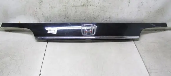 Honda CR-V Rear light center trim bar blend 