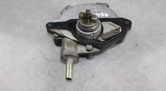 Mercedes-Benz SLK R171 Vacuum pump A2712300965