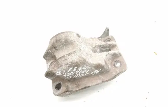Chrysler Town & Country V Engine mounting bracket