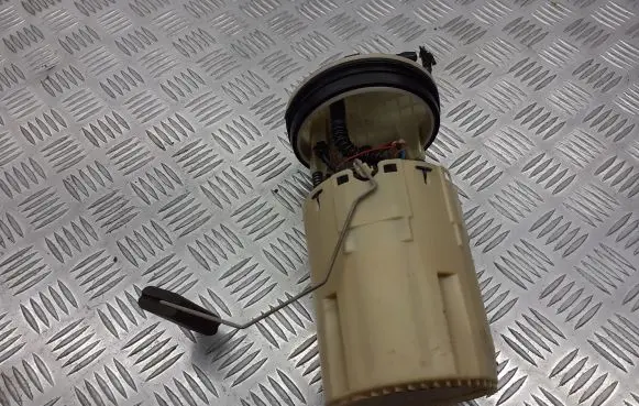 Nissan Almera N16 Mechanical fuel pump 17040-5M300
