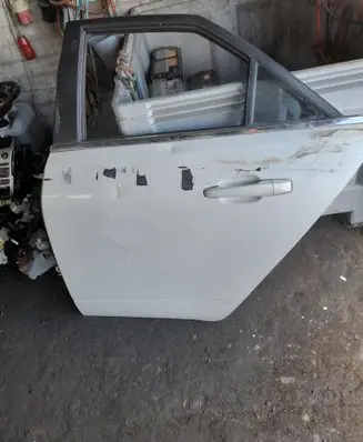 Cadillac CTS Rear door