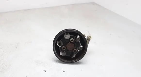 Volkswagen PASSAT B5 Power steering pump 8D0145156L 4304