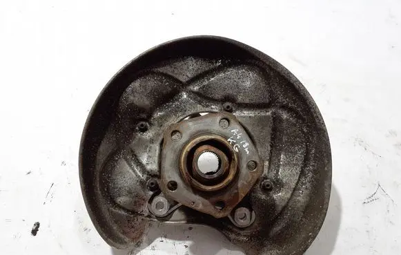 Rear wheel hub