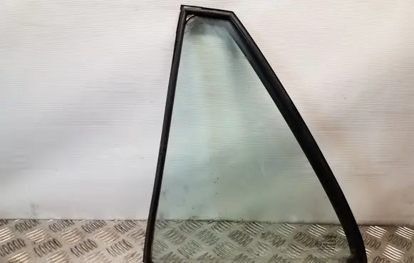 Toyota Avensis T250 Rear vent window glass 