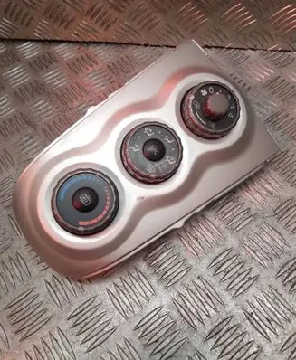 Toyota Yaris Climate control unit 554060D10
