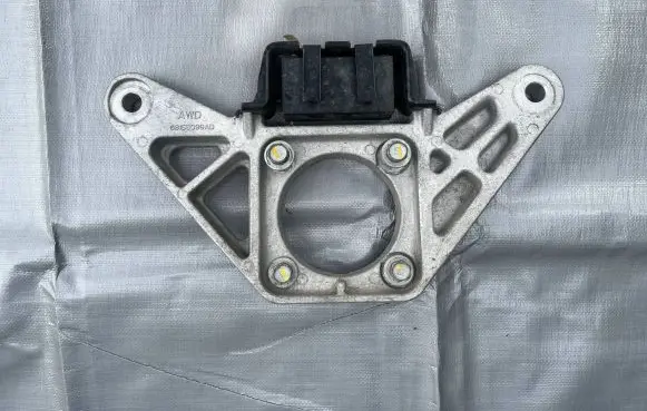 Jeep Cherokee Gearbox mounting bracket