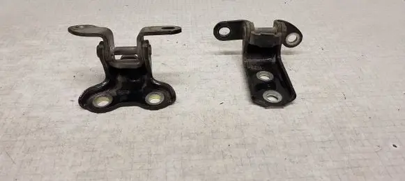 Toyota Verso Tailgate/trunk/boot hinge 2S030810