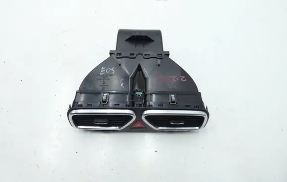 Volkswagen Eos Dash center air vent grill 1Q0819735C 1Q0819728G