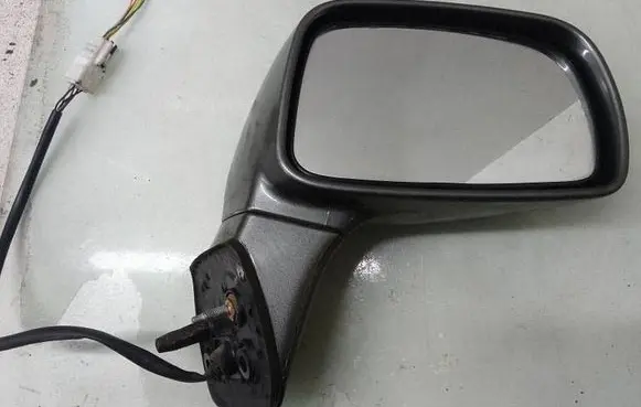 Toyota Corolla Verso E121 Front door electric wing mirror E11015857