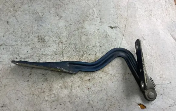 Nissan Patrol Y61 Engine bonnet/hood hinges