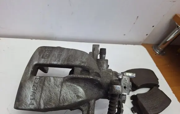 Volkswagen Transporter - Caravelle T5 Rear brake caliper