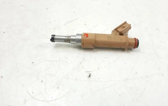 Lexus CT 200H Fuel injector 069012127 2325037010
