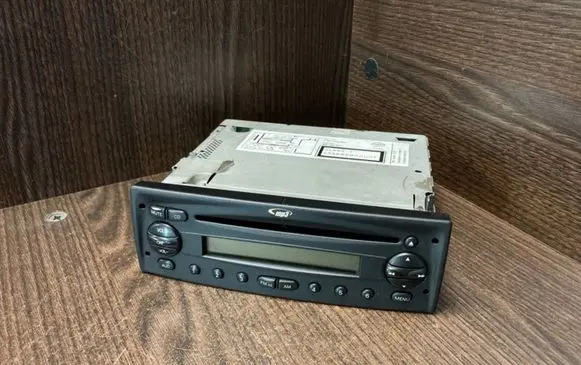 Iveco Daily 4th gen Radio/CD/DVD/GPS head unit 7607005082 69500868