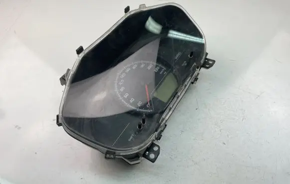 Toyota Yaris Speedometer (instrument cluster) 838000U250