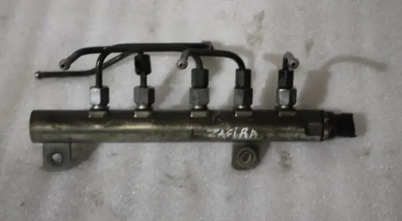 Opel Zafira B Fuel main line pipe 55197370 009539L3 0445214095
