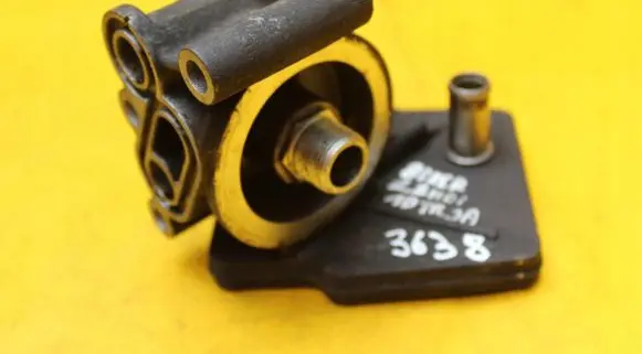 Oil filter mounting bracket