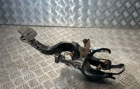 Toyota Yaris Clutch pedal 