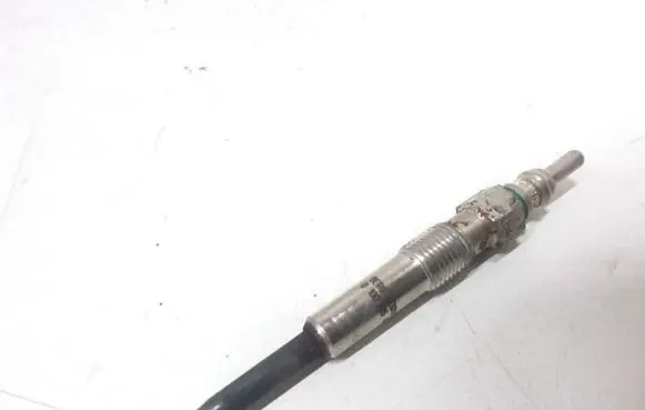 Volkswagen PASSAT B5.5 Glow plug 0100226482