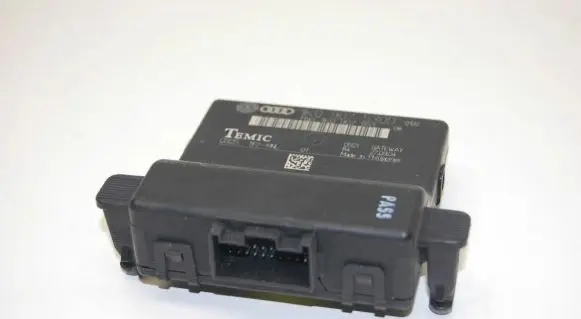Audi A3 S3 8P Gateway control module 1K0907530D