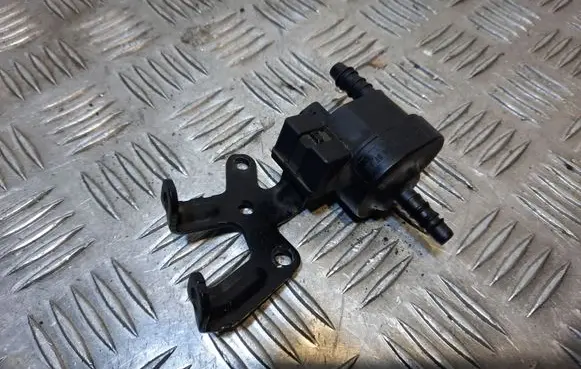 Audi A3 S3 8V Vacuum valve 06H906517T