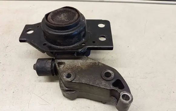 Nissan Qashqai+2 Engine mount bracket F6036100 F6036130