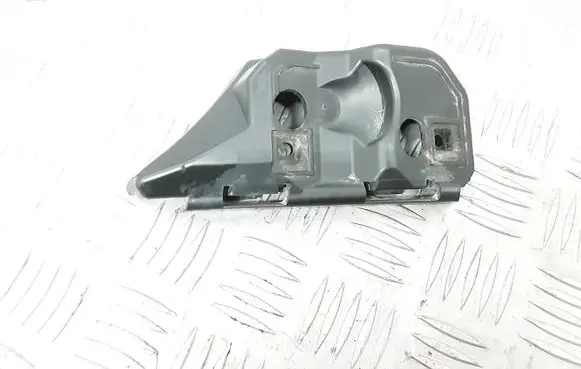Front bumper mounting bracket