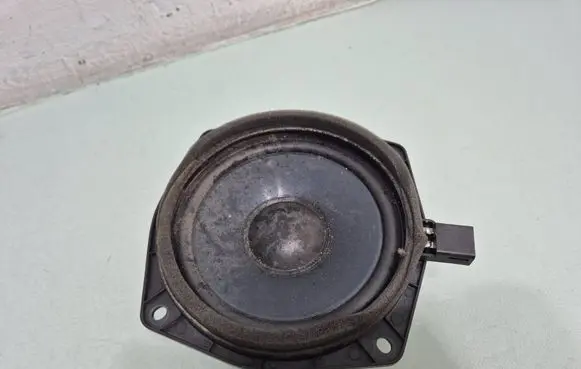 Mitsubishi Pajero Rear door speaker 8720A054
