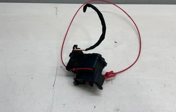 Fuel tank cap lock
