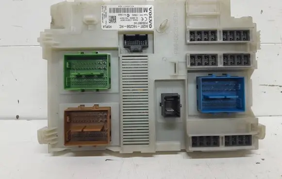 Volvo V70 Fuse module 31254837AC AG9T14C256HC 31254837