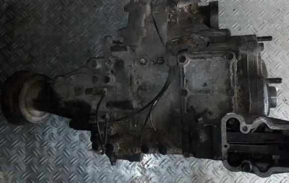 Mitsubishi Pajero Gearbox transfer box case 