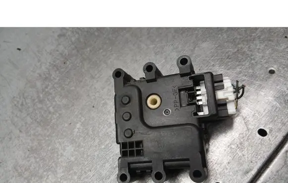 Mazda 3 I Coolant heater control valve 