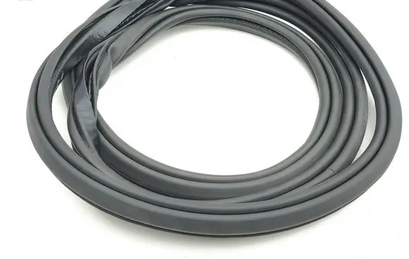 Volvo S90, V90 Rear door rubber seal (on body)