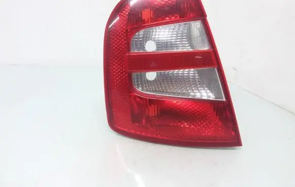 Skoda Fabia Mk1 (6Y) Rear/tail lights 6Y6945095 6Y6945111