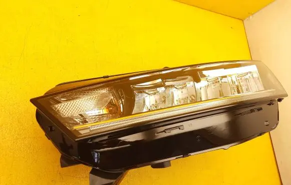 Skoda Octavia Mk4 Headlight/headlamp 5E4941015