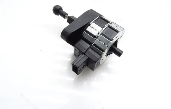 Mercedes-Benz C W204 Headlight level adjustment motor 1307220034