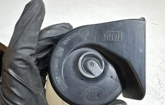 BMW 3 E90 E91 Horn signal 7153421