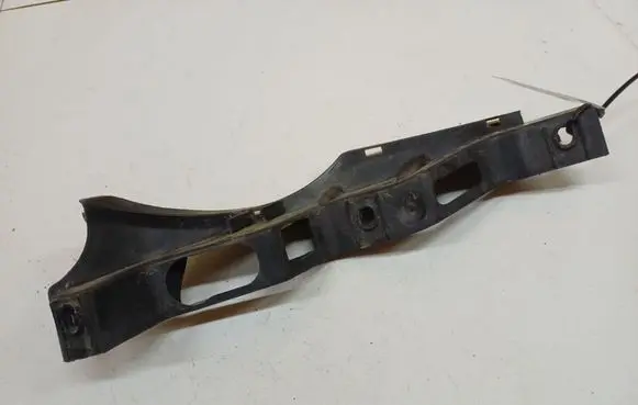 Volkswagen PASSAT B6 Front bumper mounting bracket 3C0807889