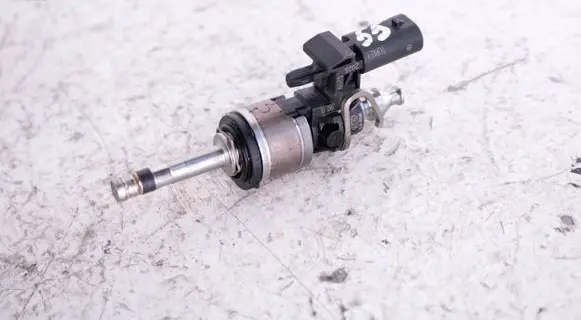 Volkswagen Tiguan Fuel injector 05E036A 026150006Z